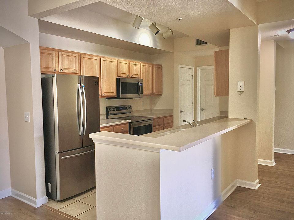1st image of 10075 Gate Pkwy N APT 1405