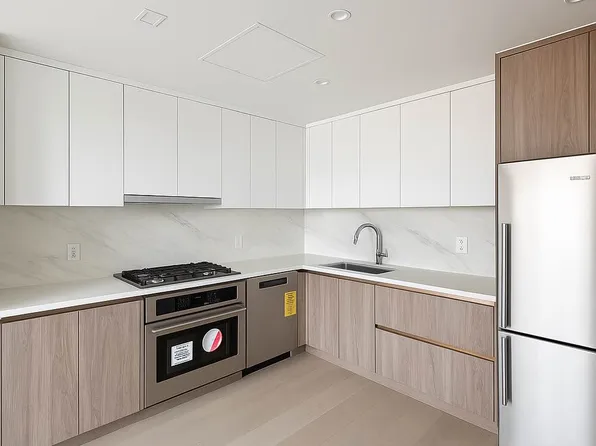 2286 Cropsey Avenue image 2 of 11