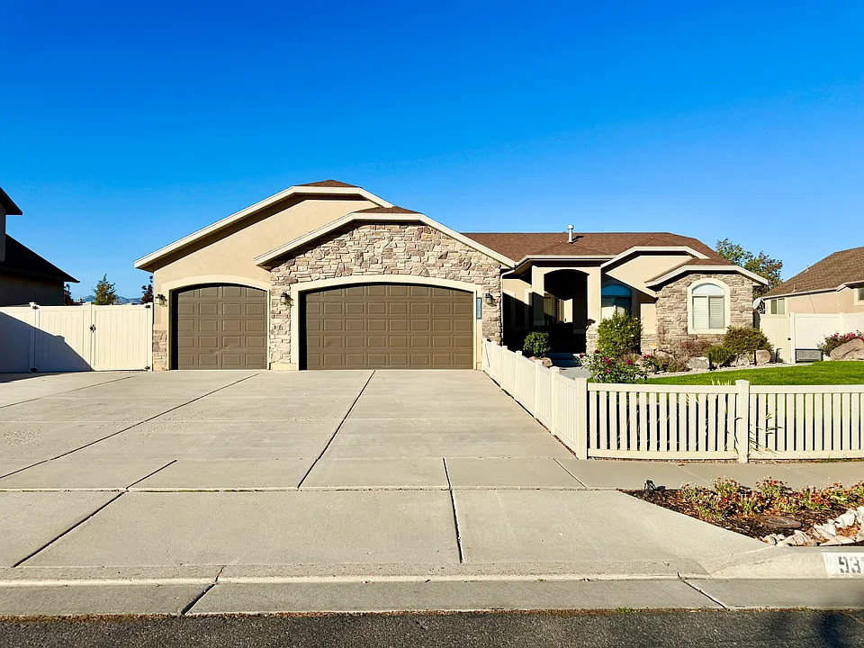 9324 S Wisteria Way