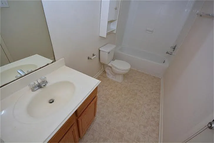 8106 Arrington Forest Ln — Photo 14
