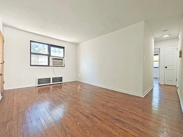 67-50 136th St #A, Flushing, NY 11367