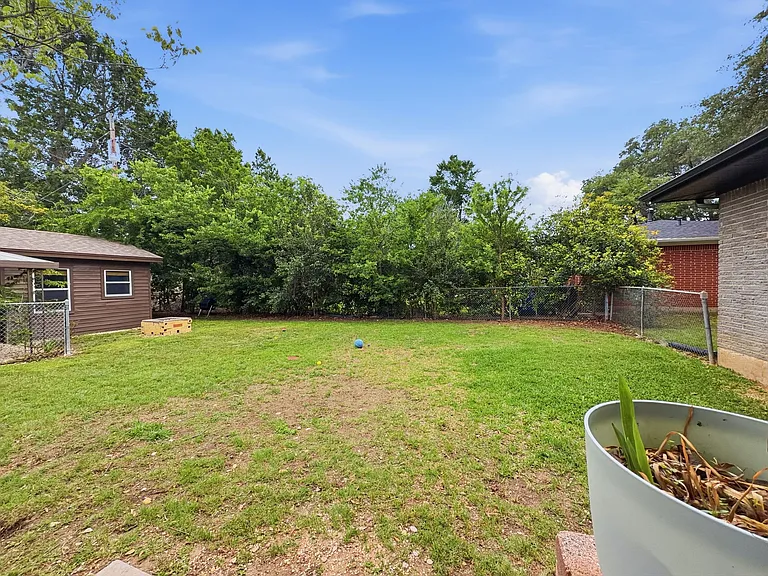 2137 Lenamon St — Photo 26