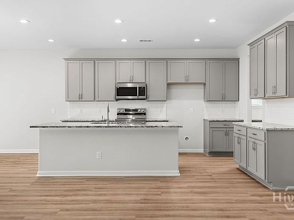 5th image of 123 Alexander Trail