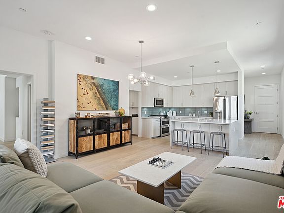 2nd image of 1746 Garfield Pl #203