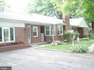 15 Memories Ln, Abbottstown, PA 17301