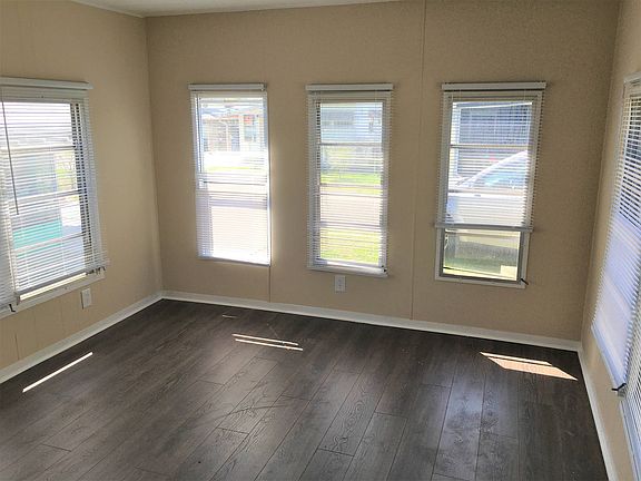 5th image of 1208 Lee St Lot 143