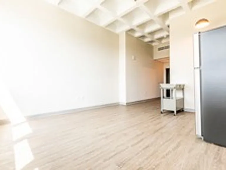 735 W Wisconsin Ave — Photo 22