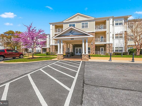 2nd image of 120 Burgess Hill Way APT 114
