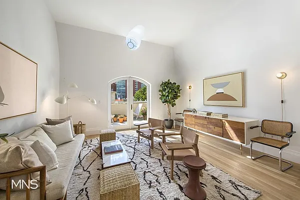 Sold by MNS | media 17