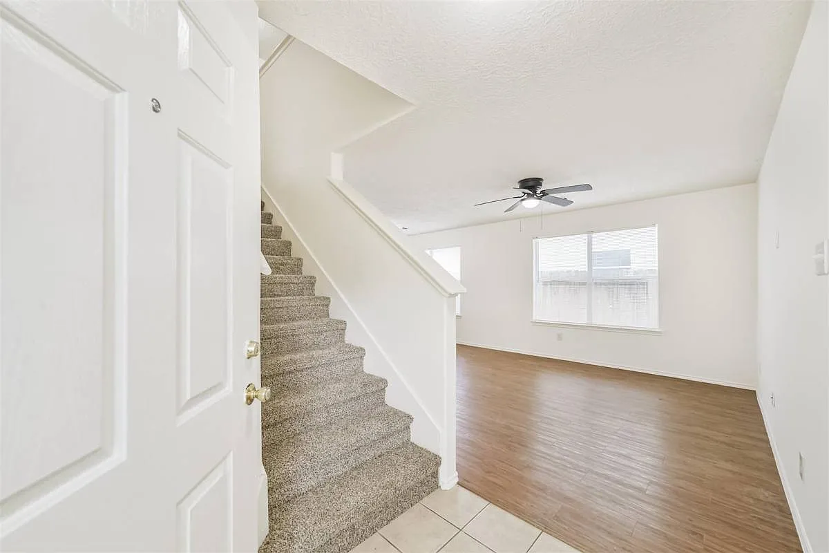 33318 Cottonwood Bend in Magnolia, TX 77354 — Photo 2