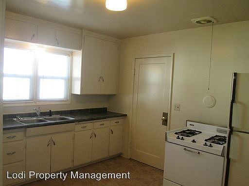 2nd image of 615 N Pleasant Ave