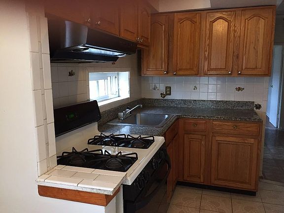 5th image of 1140 E 104th St