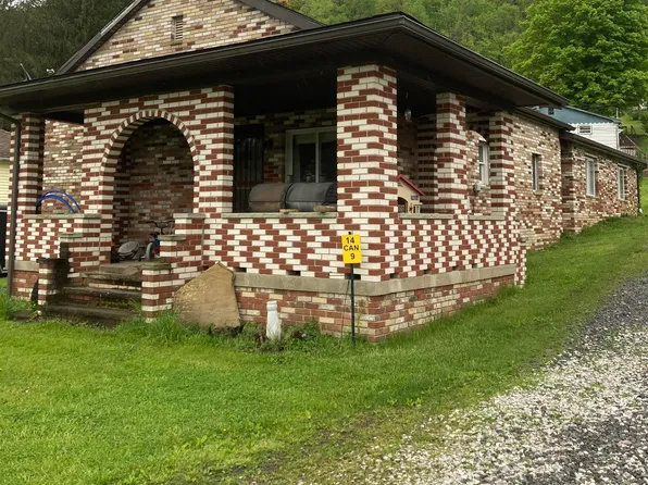 13 Canary St, Worthington, WV 26591