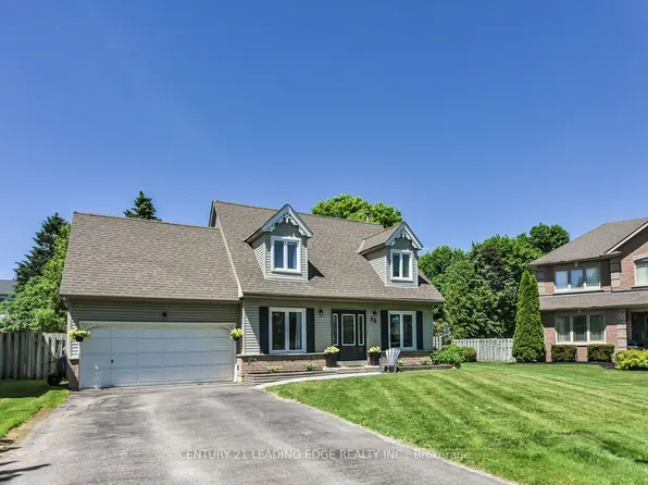 30 McGuire Cres, Uxbridge, ON L9P 1G7