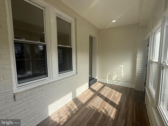 5th image of 1629 Worrell St