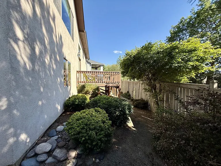 1176 NE Bonney Doon Ln — Photo 17
