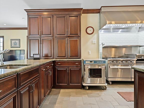 17th image of 1511 Carroll Ln