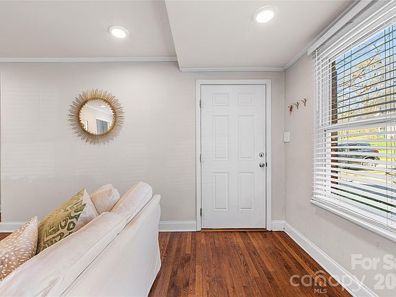 5th image of 4922 Valley Stream Rd