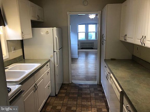 4th image of 39 S 24th St
