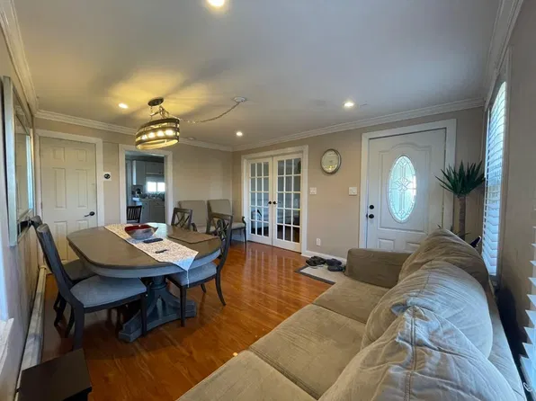 (undisclosed Address), West Sayville, NY 11796