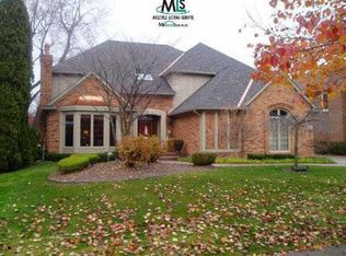 62 Hampton Grosse, Grosse Pointe, MI 48236