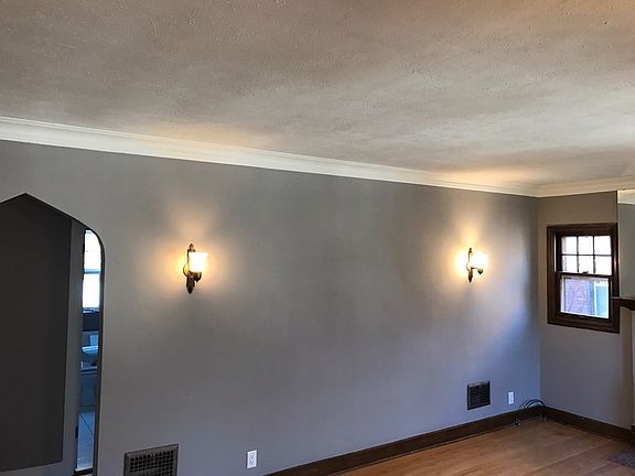 4th image of 908 S 38th Ave