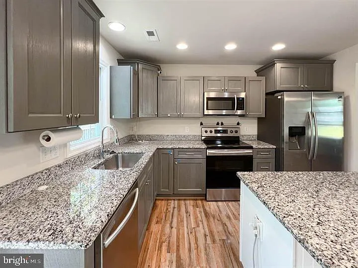 433 Deerwood Dr — Photo 4