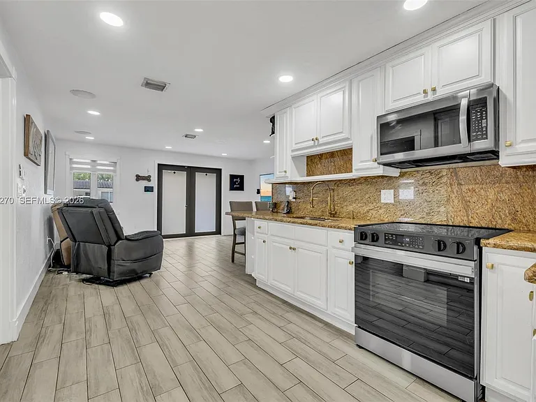 7420 Hope St — Photo 15