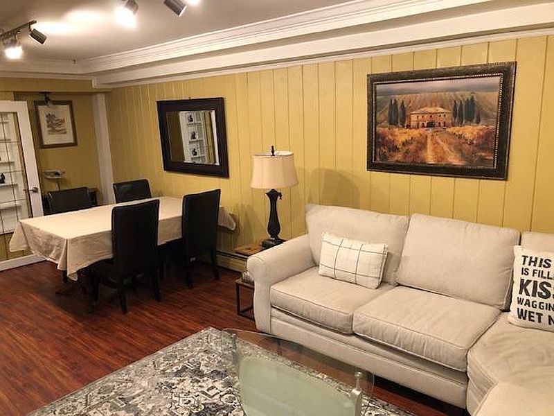 West Vancouver Apartment for rent - 2 Bedrooms — photo 2