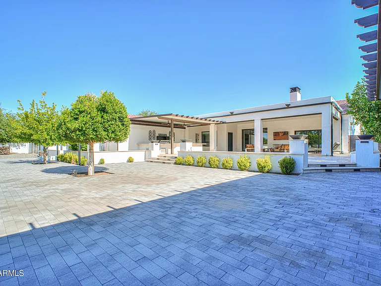12424 E Victoria St — Photo 88