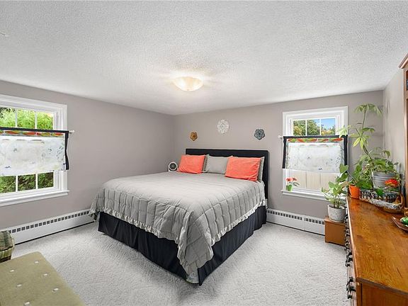 5th image of 25 Hillview Ave