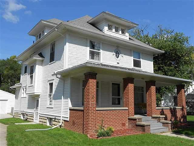 1st image of 451 E Oak St