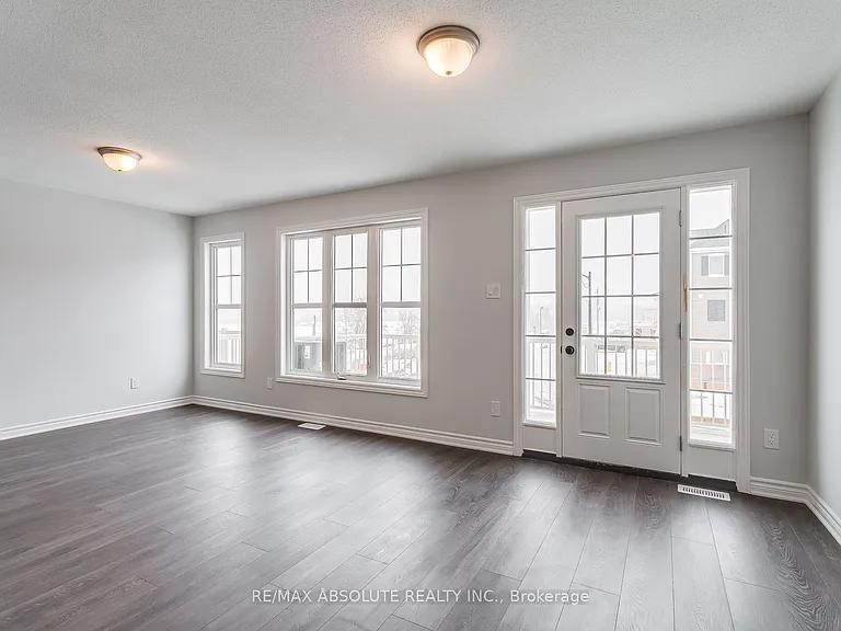 315 Pumpkinseed Cres — Photo 10