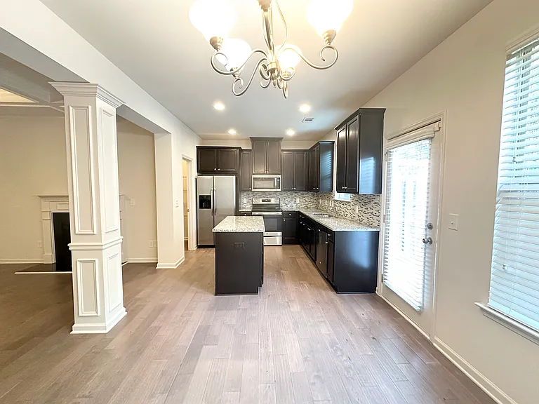 1780 Paxton Dr — Photo 5