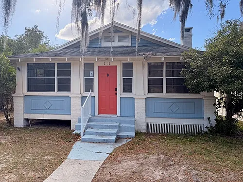 211 N Moss St Photo 1