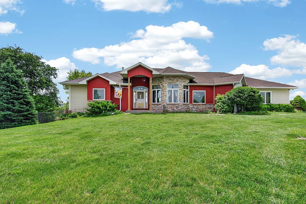 21770 320th St - Property Image