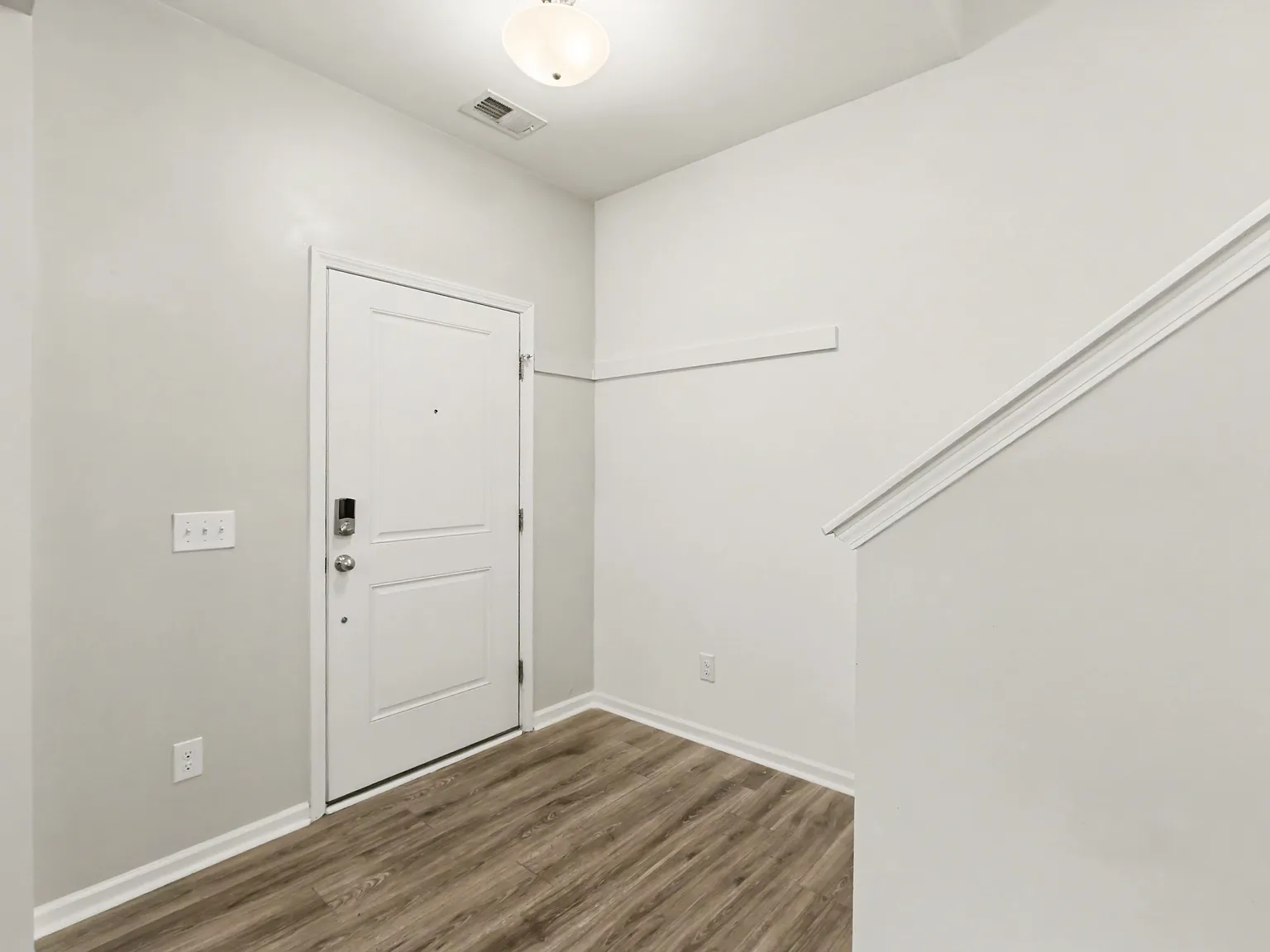 3 bed, 2.5 bath, 2080 sqft, $2,500 — Photo 4
