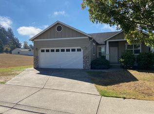 5911 Montclaire Ln, Springfield, OR 97478