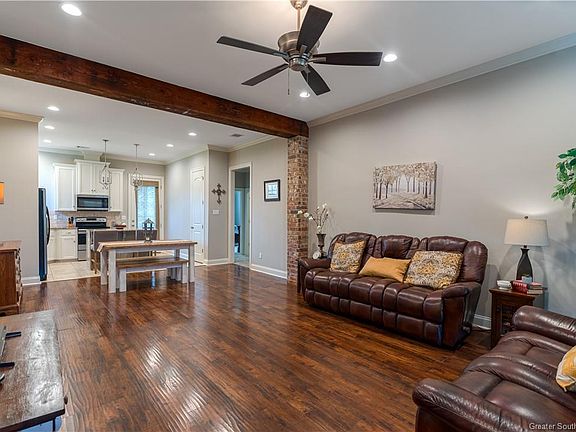 3rd image of 1343 S Robinwood Dr
