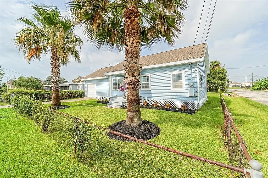 3 bed, 2.0 bath, 1352 sqft, $2,175 — Photo 3