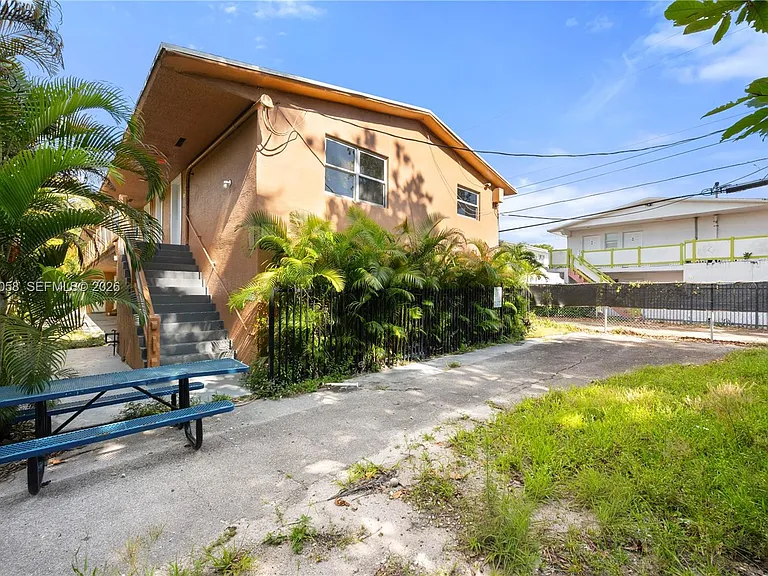 608 SW 16th Ave #A — Photo 12