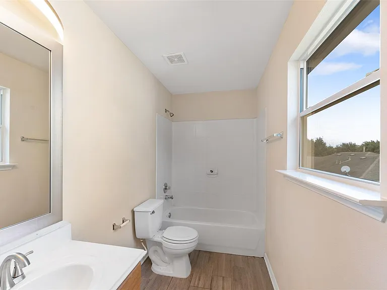 311 Remington Creek Dr — Photo 3