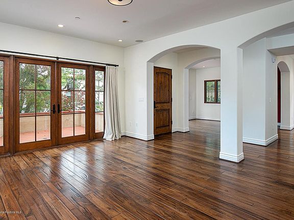 5th image of 908 17th St Unit 2