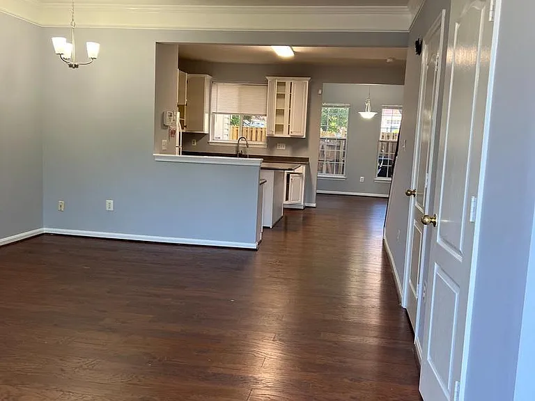 Park Crescent Cir — Photo 2