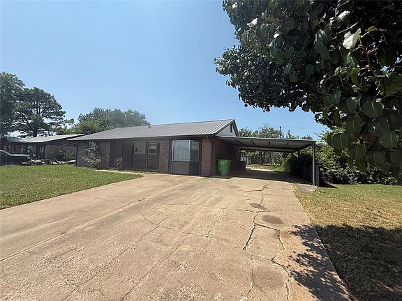 3rd image of 1023 Meadowbrook Ln