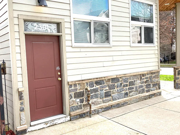 2301 N Maplewood Ave #2W — Photo 12