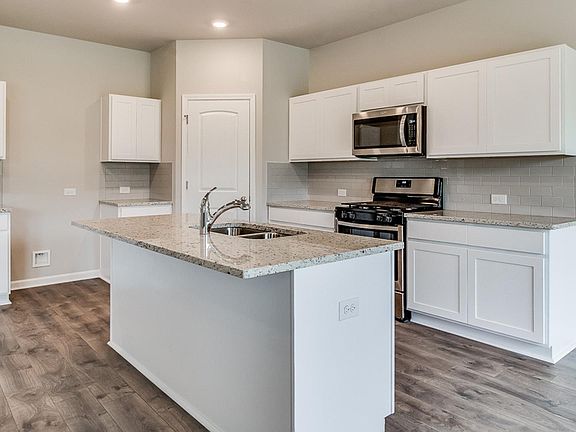 4th image of 106 S Lakepointe Dr