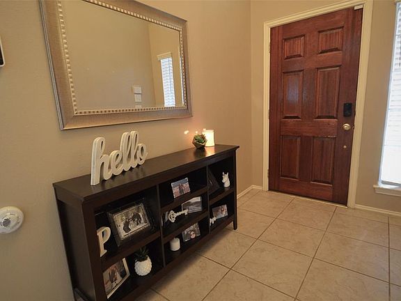 4th image of 5914 Way Fair Dr