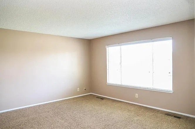 6441 N Augusta St — Photo 2