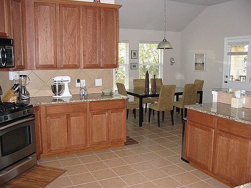 4th image of 215 Lexington Dr